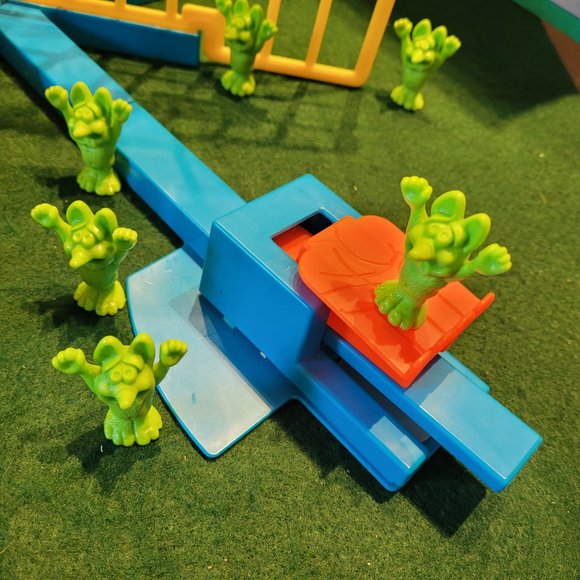 Mouse, Mouse Get Outta My House 1994 - Picture 6 of 17